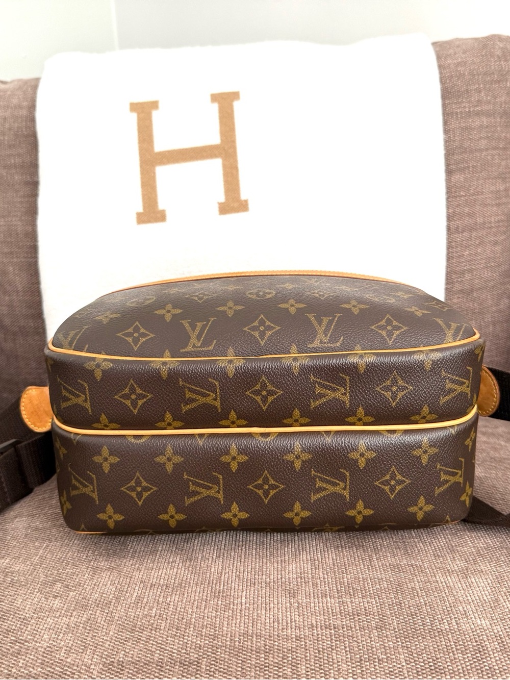 Authentic Louis Vuitton Reporter PM unisex messenger crossbody bag monogram LV - Picture 11 of 16